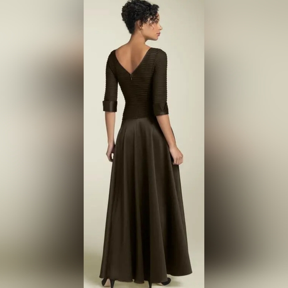 JS Collection gown - Picture 2 of 6